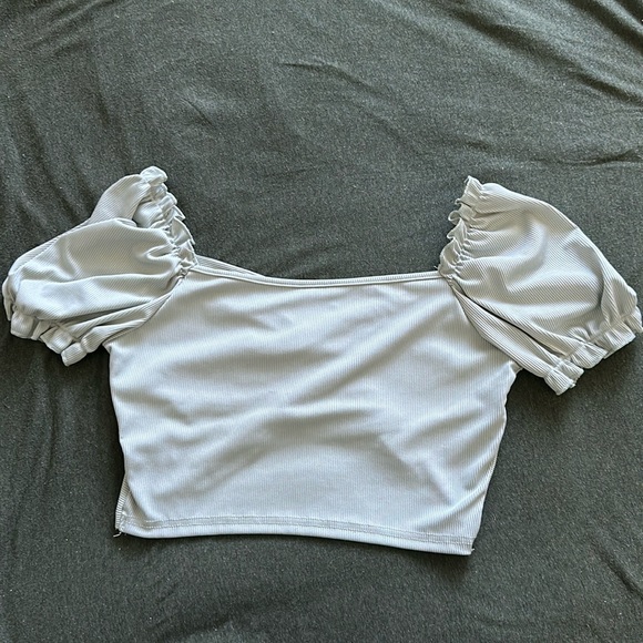 Crop top back crossed shirt. - Picture 1 of 2